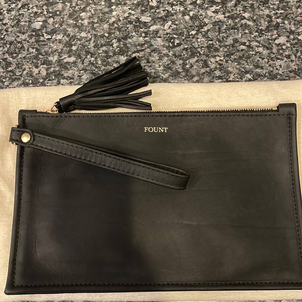 Fount Finley Clutch